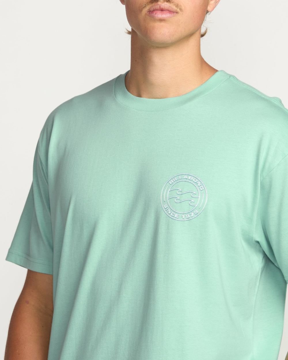 Hollow Premium Tee - Bermuda