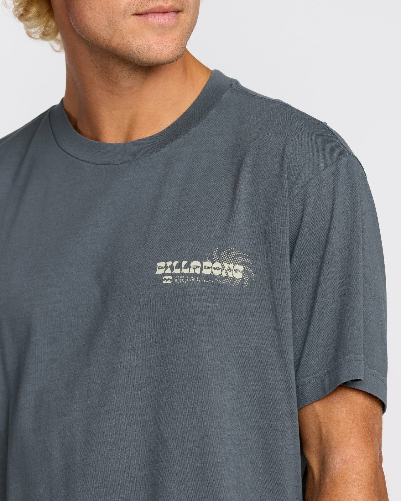 Single Fin Premium Wave Wash Short Sleeve T-Shirt - Midnight Blue