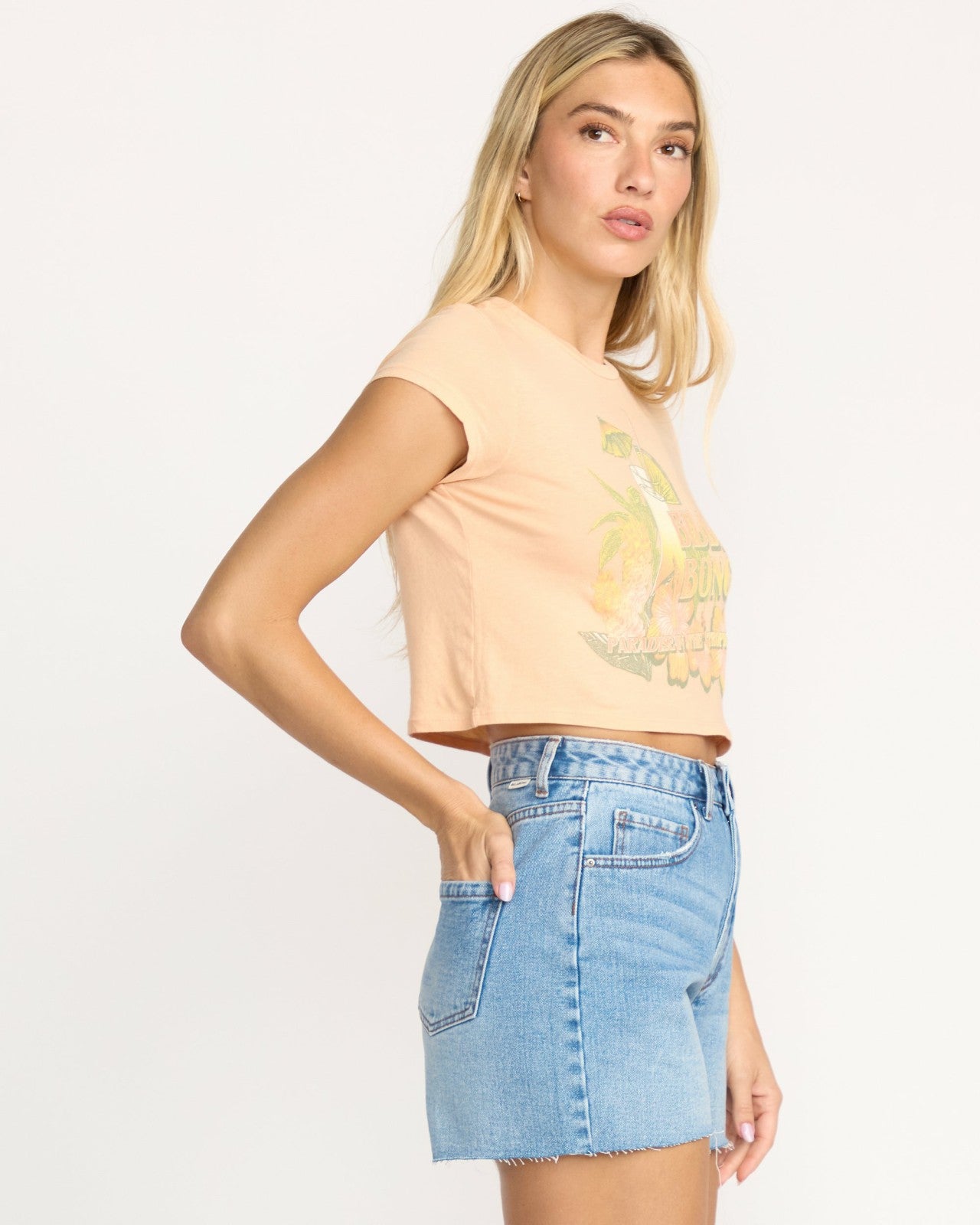 Vacay Awaits Tee - Sunstone